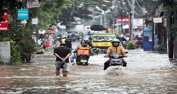 Transjakarta Lakukan Penyesuaian Rute Imbas Banjir
