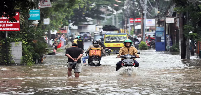 Transjakarta Lakukan Penyesuaian Rute Imbas Banjir