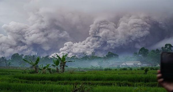 Update Erupsi Semeru Hari Ini, Dampak, dan Status Terkini