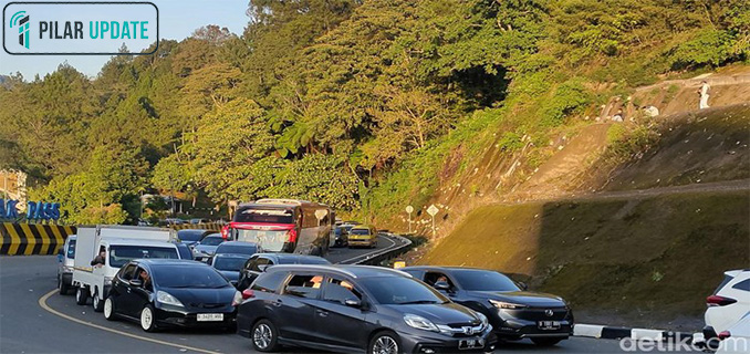 Horor! Macet Tiga Kilometer di Jalur Puncak