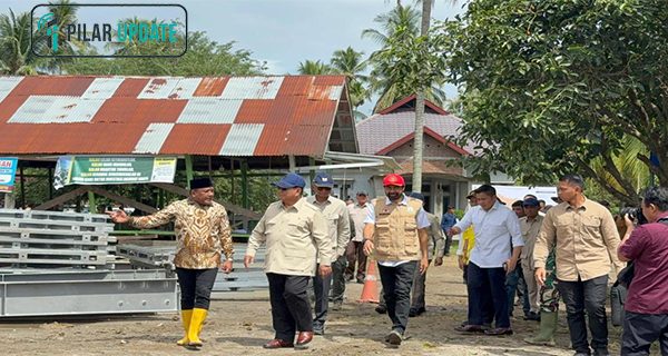 Prabowo Sentil Pejabat Hanya Foto-Foto Datang ke Lokasi Bencana Banjir Sumatera