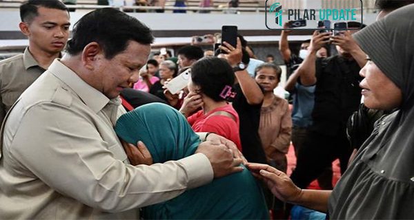 Prabowo ke Korban Banjir di Padang: Kalian Suka Enggak kalau Saya Sikat Itu Maling Semua?